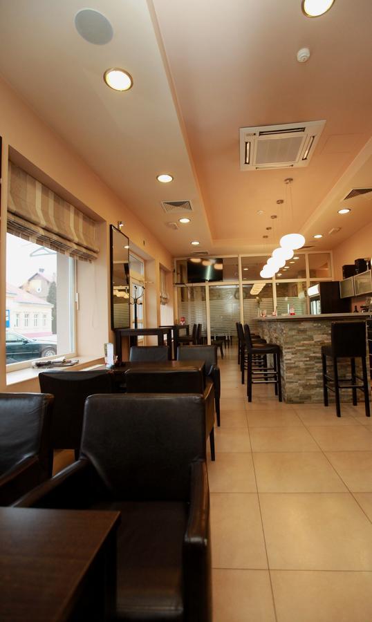 Hotel Petrijevci 비조바츠 외부 사진
