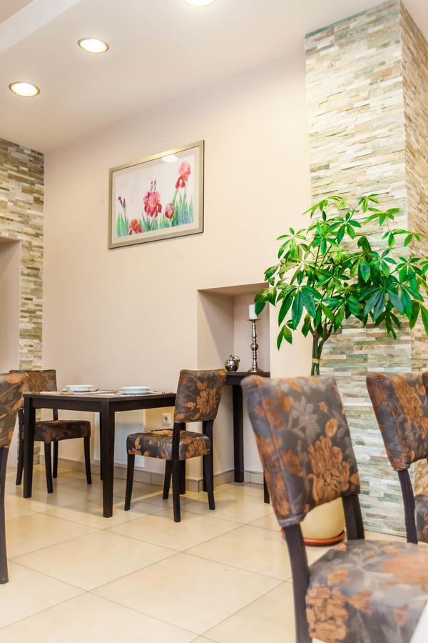 Hotel Petrijevci 비조바츠 외부 사진